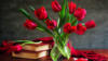 Букет тюльпанов и книги: оригинал