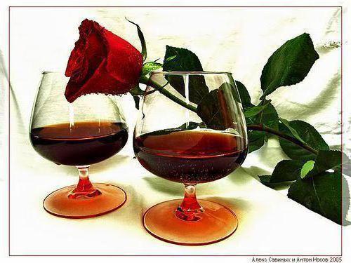 Вечер для двоих, бокал вина.. роза