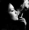 Курящая девушка: оригинал