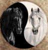Схема вышивки «Инь и янь кони»